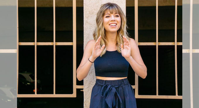 A former actress and singer-songwriter, Jennette Michelle Faye McCurdy (born June 26, 1992) is now a filmmaker, podcaster, and filmmaker. The role of Sam Puckett on the Nickelodeon sitcom iCarly (2007–2012) gave McCurdy her big break, and she went on to win four Kids' Choice Awards for it. She returned to the role for a second time in the spin-off series Sam & Cat (2013–2014), but left the network after that. Other television roles she's had include: Malcolm in the Middle (2003–2005), Zoey 101 (2005–2007), Lincoln Heights (2007), True Jackson, VP (2009–2010), and Victorious (2009–2010). (2012). Previously, McCurdy appeared in her own online series titled What's Next for Sarah? (2014), as well as the science-fiction series Between (2015–2016) before deciding to focus on writing and directing. She presented her one-woman show I'm Glad My Mom Died in theatres across Los Angeles and New York City from February to March 2020, but the COVID-19 outbreak forced her to postpone additional dates. Anna Faris revealed the news on her podcast Empty Inside in March 2021, in a conversation with the actress. Jennifer McCurdy's Childhood and Adolescence (Lifestyle, Awards) She rose to fame as Sam Puckett in the Nickelodeon series iCarly and as Cat in the film Sam & Cat. What's Next for Sarah? is a personal online series that she wrote, produced, and released in 2014. In 2009, she released the tune "So Close" as her debut single. She's worked on a slew of films, including Shadow Fury, Hollywood Homicide, Breaking Dawn, Minor Details, The Death and Return of Superman, Almost Heroes 3D, Pet, 8 Bodies, The First Lady, Little Bitches, and others. The list of television shows she's been on includes Mad TV, Malcolm in the Middle, Tiger Cruise, Big Time Rush, Swindle, Victorious, the Birthday Boys, The Eric Andre Show, and more. The Way You Love Me, Leave It All To, etc. Among her many credits as a director are The McCurdys, The Grave, Strong Independent Women, and a slew of others. There are other honours she's won, including the Kids' Choice Awards for iCarly in 2010 and the Australian Kids' Choice Awards in 2011. Continue reading this article if you want to learn more about Jennette McCurdy's height, parents, marital status, and more. "iCarly" actress Jennette McCurdy has retired from acting because she despises her profession. On her podcast, "Empty Inside," McCurdy, who portrayed Sam Puckett on the Nickelodeon sitcom that ended in 2012, talked about quitting acting. The "fish out of water" metaphor was brought up during a recent interview with "Mom" star Anna Faris, in which the pair discussed how Faris got her start in the industry as a child actor. It was a situation that McCurdy could identify to: "My mom put me in it when I was 6, and by sort of age 10 or 11 I was the main monetary support for my family." My parents didn't have a lot of money, and this was the only way out," she added. "It was very much the strain of my family not having a lot of money." After quitting acting to pursue writing and directing, McCurdy revealed that she never intended to be in this industry in the first place. She admitted that her fear of public speaking and auditions made it tough for her to begin acting. The "iCarly"/"Victorious" spin-off "Sam & Cat" co-starred Ariana Grande, but McCurdy admitted that acting forced her to put her "personal emotions on the back burner" in order to focus on the character's. It was a long path for me when my mother passed away, but I finally gave up because I felt that a lot of my mother's ideas for my life had perished. As a result of the whole ordeal, she felt "so dissatisfied by the roles that I did and felt like it was the most just cheesy, embarrassing" thing she had ever experienced. Faris inquired as to whether she would ever consider returning to acting. According to McCurdy, who wrote a one-woman show, she ended up acting in it in spite of her nervousness about the project. It's McCurdy's opinion that a one-woman show would be the best way to showcase her talents. The McCurdy Family (Mother Name, Father Name) Her birthday is June 26th, 1992. Every year on the same day, she has a party in honour of her birth. She is a well-known American singer, actress, songwriter, producer, and director. She is the daughter of a Christian household. She is the daughter of Mark McCurdy and Debra McCurdy, both of whom live in the area. Her private life is a well guarded secret. Career When Jennette McCurdy saw Harrison Ford in 'Star Wars,' she was encouraged to pursue a career in acting.' In 2000, at the age of eight, she had her acting debut in the television series 'Mad TV,' where she played Cassidy Gilford. To name a few of her roles, she played Anna Markov in the 2001 film "Shadow Fury," Mary Field in the 2002 film "My Daughter'a Tears," and Jackie Trent on the television series "CSI:Crime Scene Investigation" in the past few years. While working in Hollywood Homicide with Harrison Ford in 2003, she was cast as Amanda Simmons in the film Taylor Simmons. As of 2017, Jennette McCurdy had stepped down as an actor to focus on writing and directing her own projects. Kenny, a short film she directed in 2018, was her directing debut. 'The Grave,' 'The McCurdys and Strong Independent Women' were all written and directed by her in the following three short films. "I'm Glad My Mom Died" was a one-woman play she appeared in briefly in 2020. Her 'Empty Inside' podcast will debut in July 2020.. Jennette McCurdy claimed in a podcast in March 2021 that she might never return to acting.