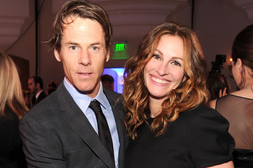 Julia Roberts ‘can’t stop kissing’ Daniel Moder on 20th anniversary
