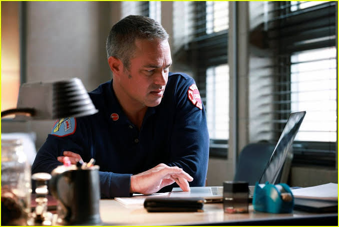 where is taylor kinney now