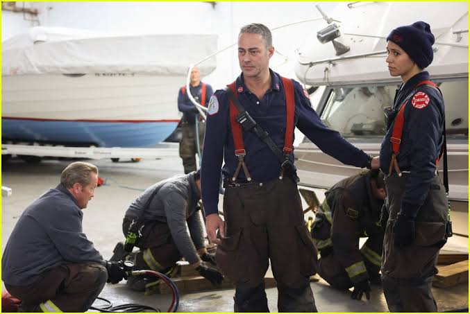 where is taylor kinney now