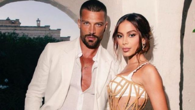 Is Simone Susinna Gay