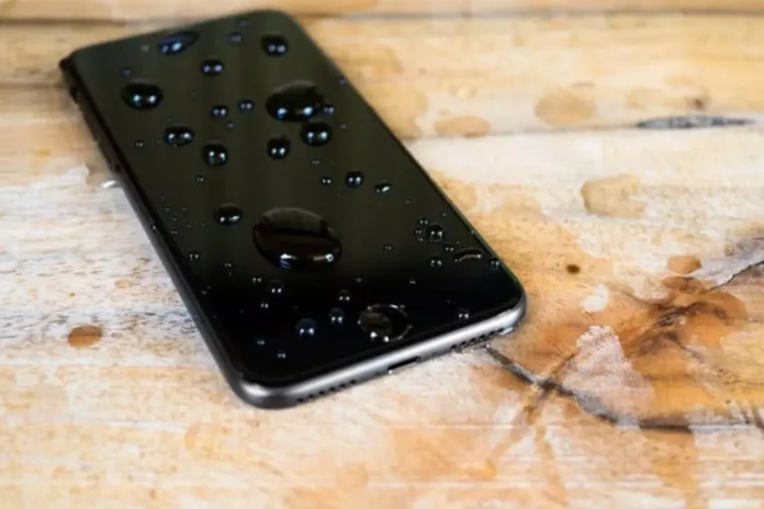 how to get water out of iphone
