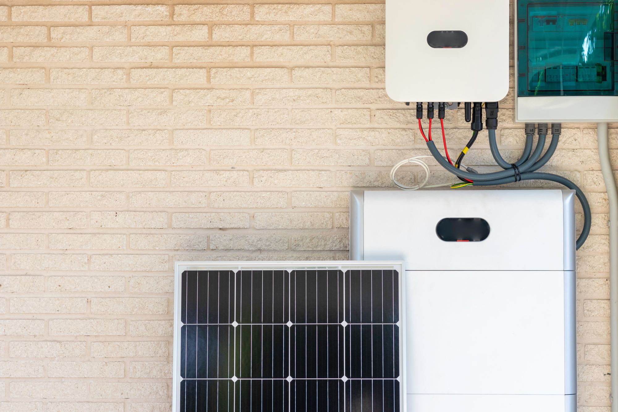 Exploring The Latest Innovations In Solar Generator Technology